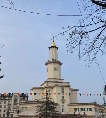 Івано-Франківськ у червні: календар на робочий стіл