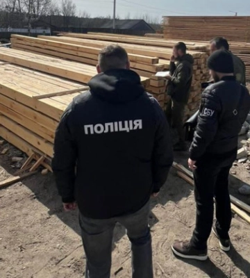 На Житомирщине полиция разоблачила схему «черных лесорубов», среди которых мастер леса