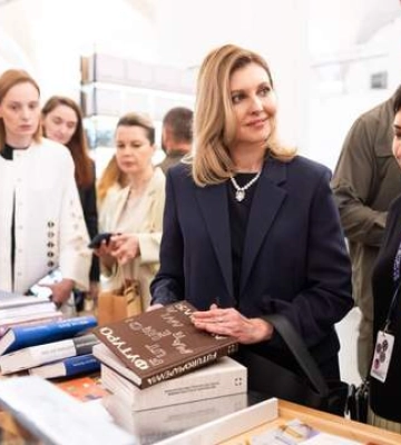 Елена Зеленская на "Книжном Арсенале": первая леди назвала книги, которые приобрела