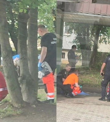 Померла на лавочці: у Франківську серед вулиці знайшли мертву жінку