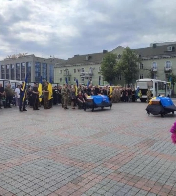 У Рівному в останню дорогу провели двох військових