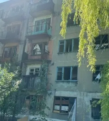 Росіяни завдали авіаудару по місту в Донецькій області: є руйнування та поранена