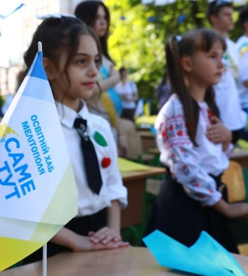 «Я хочу повернутися у своє рідне місто»: у Запоріжжі пролунав останній дзвоник для релокованих школярів з Мелітополя