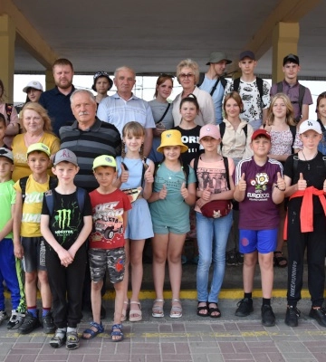 Діти з дитячих будинків сімейного типу та прикордоння Сумщини відправилися на Закарпаття