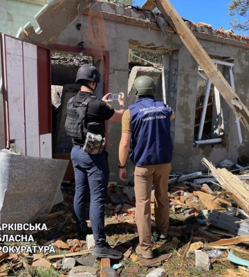 З'явилися фото зруйнованого окупантами будинку на Харківщині, де постраждали 8 дітей