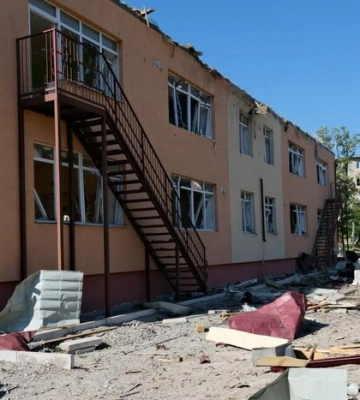 На Донетчине российские войска повредили детский сад, ранены 5 человек