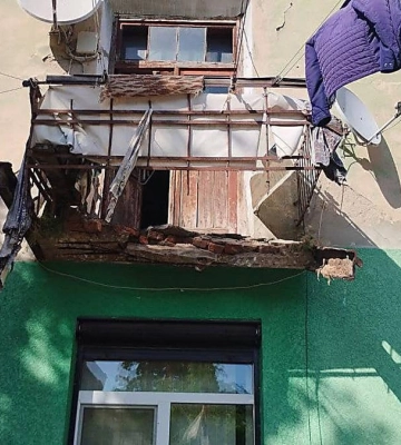 В Миколаєві обвалився балкон, серйозно постраждала жінка