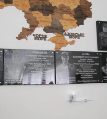У Миколаєві відкрили меморіальні дошки в памʼять про полеглих військовослужбовців