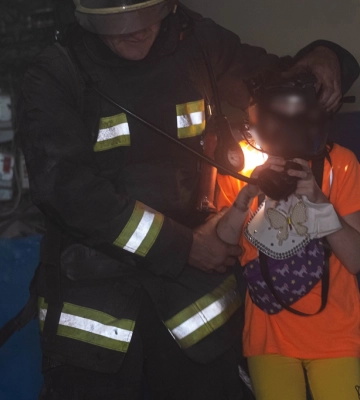 У Сумах під час пожежі співробітники ДСНС врятували дитину та трьох дорослих