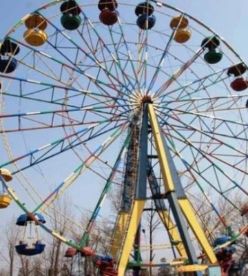 В Івано-Франківську під час відключення електроенергії на оглядовому колесі застрягли люди: відео
