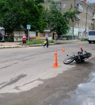 На Сумщині мотоцикліст збив людину на переході (ФОТО)