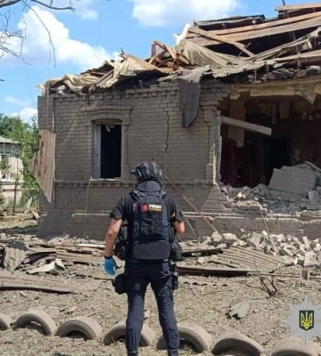 Унаслідок обстрілів рф пошкоджено медзаклади, магазини, авто у 10 областях: є загиблий і постраждалі
