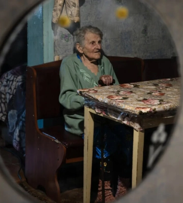 NYT розповіла історію 98-річної бабусі, якій вдалось вийти з Очеретиного