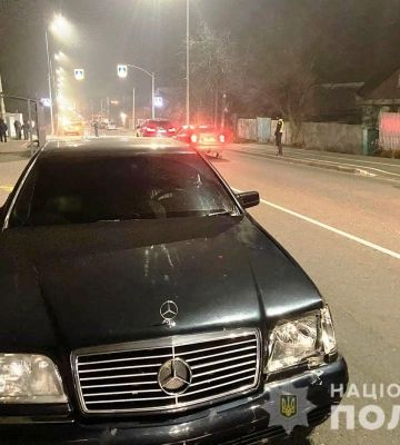 Зловили вдруге за рік: у Луцьку водій Mercedes отримав покарання за кермування без прав
