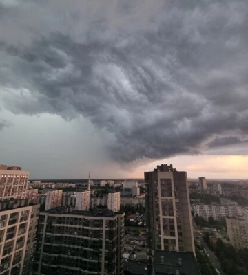 Непогода не утихает: Киевскую область накрыл мощный град. Видео