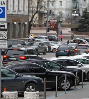 Паркування у Києві: українцям назвали ціни та розповіли, як сплатити