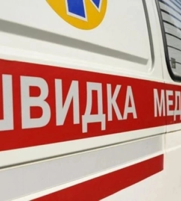 У Луцьку на Київському майдані водійка легковика збила мотоцикліста: рух ускладнено 