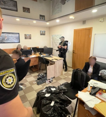 Пропонували допомогу в працевлаштуванні за кордоном: на Запоріжжі викрили зловмисників, які ошукували громадян