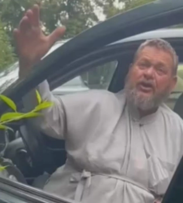 На Закарпатье пьяный священник УПЦ мп въехал в дом на авто – видео (Видео)