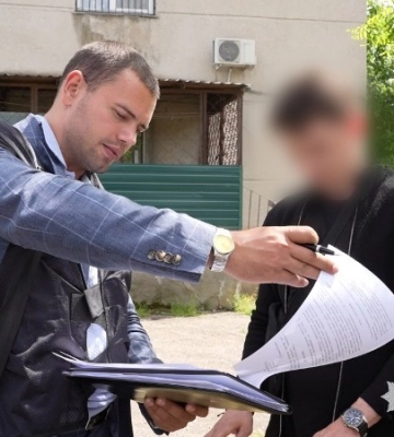 В Одесі державного виконавця спіймали на хабарі