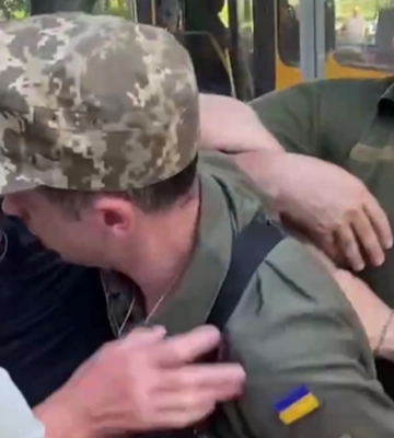 У Дніпрі чоловіка намагались запхати в “бусік”: що кажуть в ТЦК