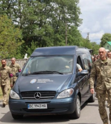 У Мостиській громаді провели в останню путь Героя-земляка Романа Шмілку