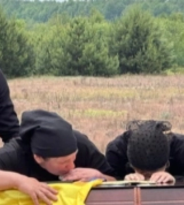 Понад рік вважали безвісти зниклим: у селі на Волині провели в останню путь захисника України