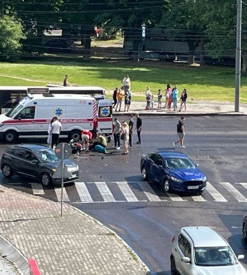 Повідомили, в якому стані госпіталізували мотоцикліста, який у Луцьку на Волі потрапив у ДТП