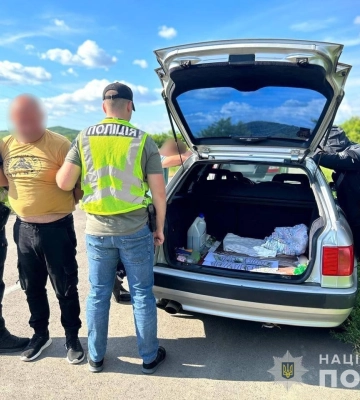 На Закарпатті поліція затримала зловмисника, який за 16 тис. дол. намагався переправити військовозобов`язаних через кордон