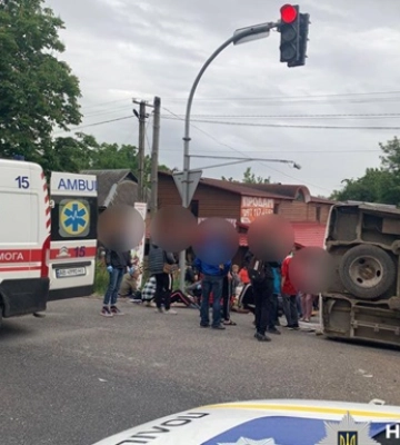 На Вінниччині перекинувся автобус із пасажирами, 11 постраждалих