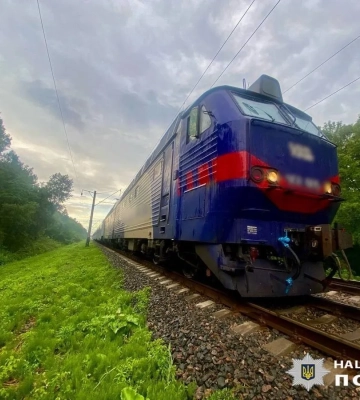 На Київщині під колесами потяга загинула 13-річна дівчина
