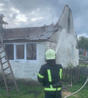 На Волині вогнеборці приборкали загоряння житлового будинку