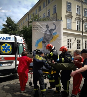 У Львові чоловік впав у фонтан на площі Ринок (ФОТО)
