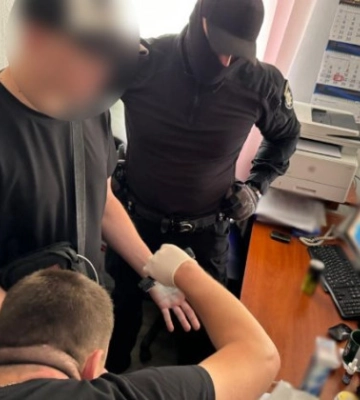 В Одесі службовець ТЦК вимагав $1000 хабаря за зняття авто з військового обліку, відео
