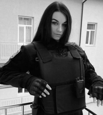 У мережі з’явилося відео, як море забрало поліцейську з Рівного (ВІДЕО)