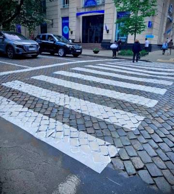 В центрі Одеси відновили дорожню розмітку