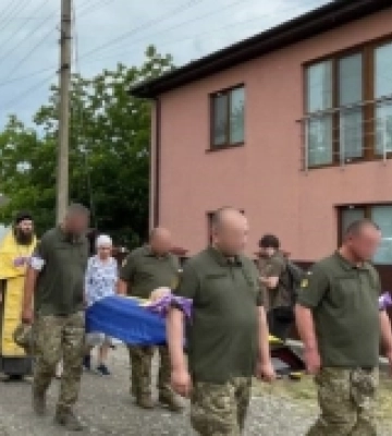 У Єланецькій громаді попрощались із захисником України