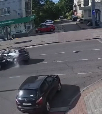 Рух ускладнений: у Рівному сталася потрійна ДТП (ВІДЕО)