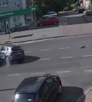 Рух ускладнений: у Рівному сталася потрійна ДТП (ВІДЕО)