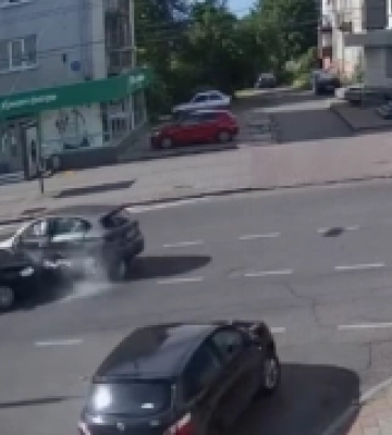 У центрі Луцька зіткнулися легковики