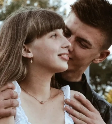 Кохання під час війни: захисник освідчився своїй дівчині на концерті популярного виконавця з Волині Yaktak