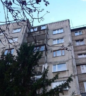 У Кременчуці чоловік випав з вікна і загинув: у поліції заявляють про вбивство
