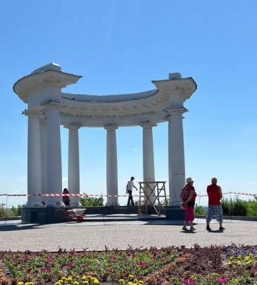 У Полтаві ремонтують Білу альтанку