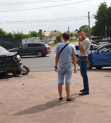 На 95 кварталі Кривого Рогу зіштовхнулися 2 автівки