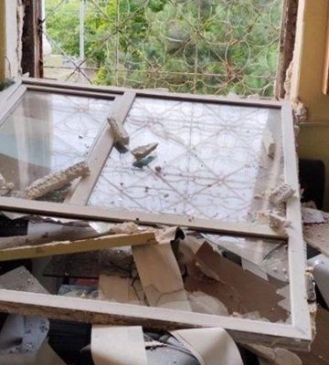 Впала стеля та вилетіли сотні вікон: від ранкових вибухів у Дніпрі пошкоджена школа № 6