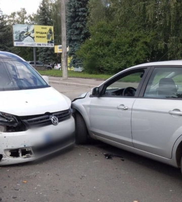 У Рівному трапилася потрійна ДТП