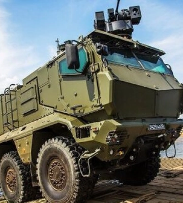 Под Часовым Яром в Донецкой области украинские защитники уничтожили броневик &quot;Тайфун-К&quot;, которым россияне очень гордятся