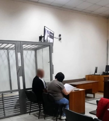 Житель Одещини без причини серед ночі порізав батька ножем, - ФОТО