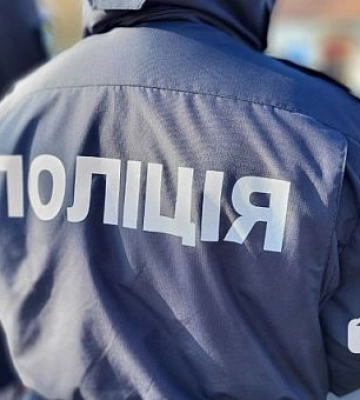 У Кривому Розі затримали чоловіка, який напав на знайомого з ножем на подвір`ї цеху