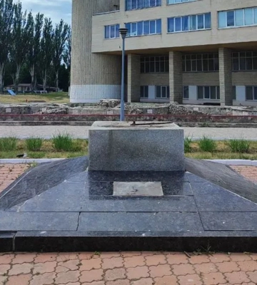 У Харкові демонтували пам’ятник Ломоносову